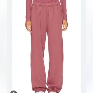 NWT ALO yoga accolade sweatpants medium burgundy truffle